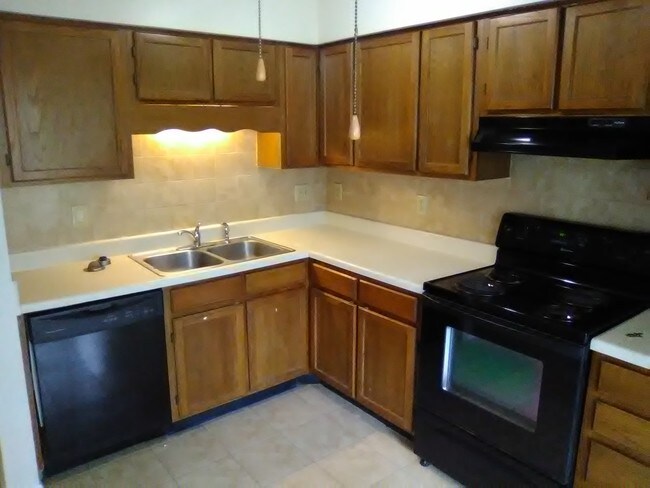 Building Photo - 355 W Oak Ave