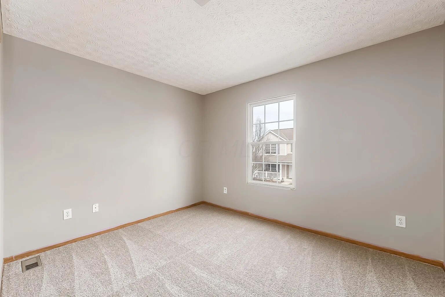 Overhead light fixture added (not pictured) - 4769 Hoseah St