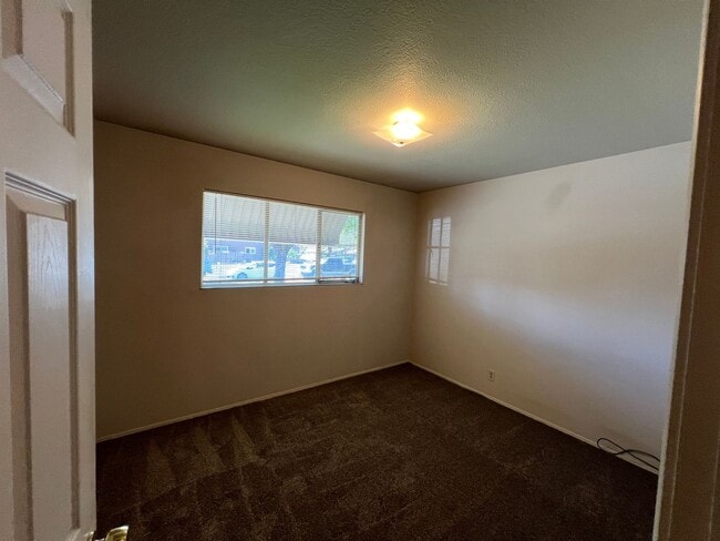 Building Photo - Single story one bedroom unit with covered carport!