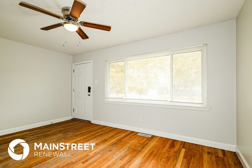 Building Photo - 725 Bellarmine Ln