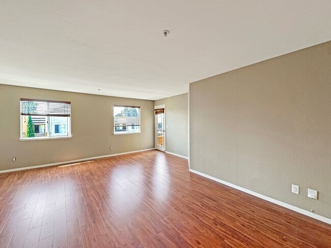Building Photo - Beautiful 2B/2BA Condo in UTC!