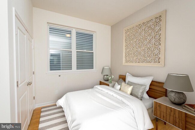 Primary Photo - 2422 Frankford Ave