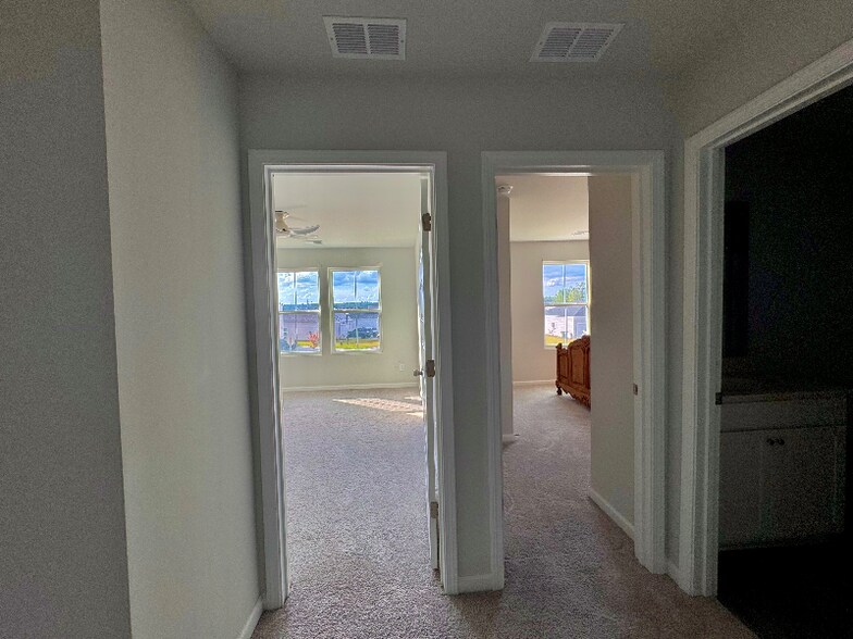 Building Photo - 321 Sweetbay Dr