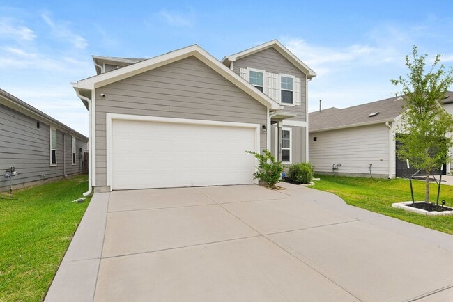 Building Photo - Spacious & Like-New 4-Bedroom Home with Mo...