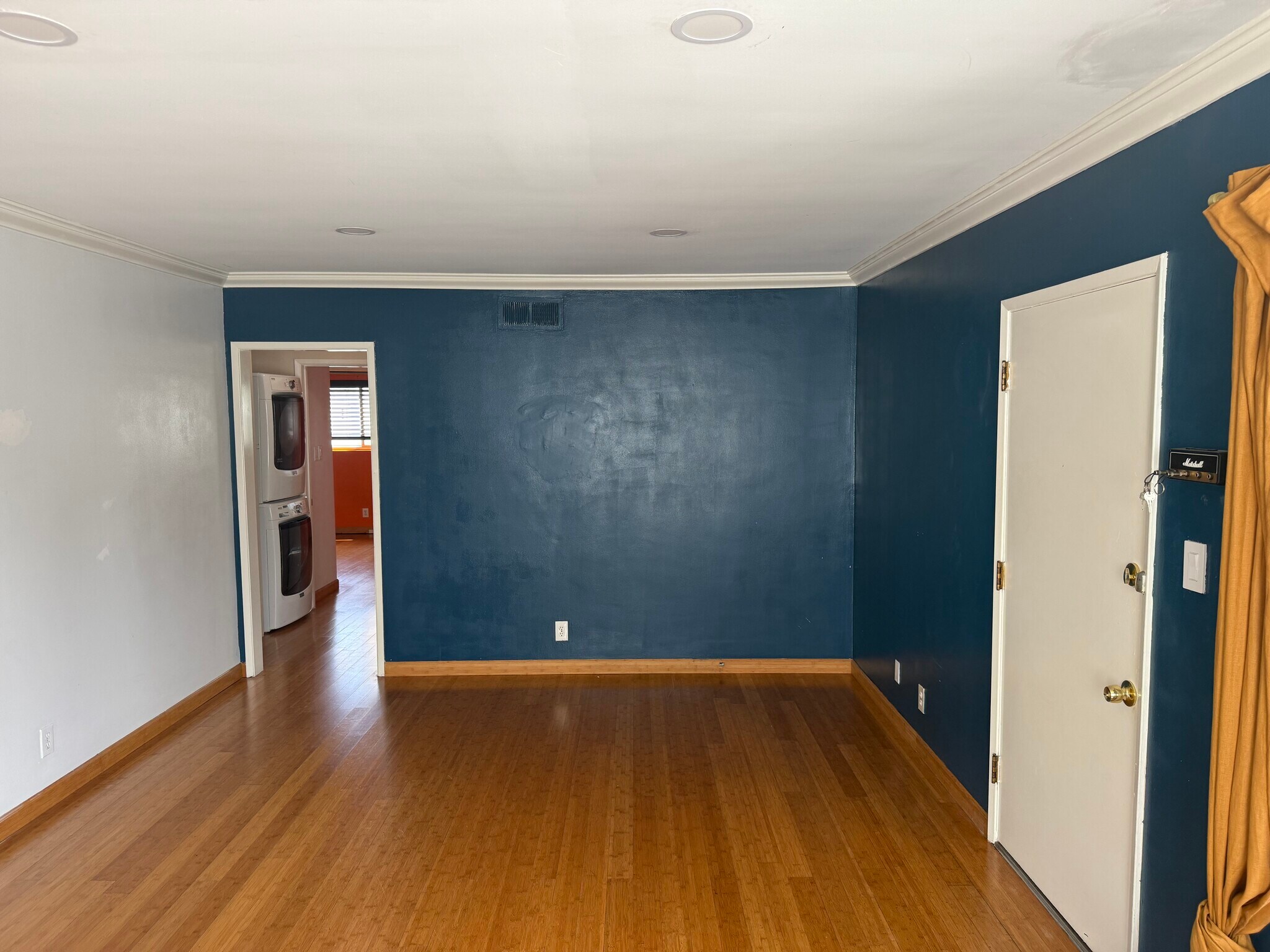 Building Photo - 1227 E 1st St