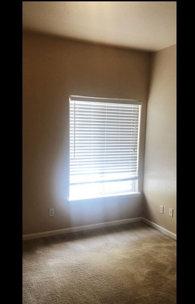 Building Photo - 7125 Ash Creek Heights