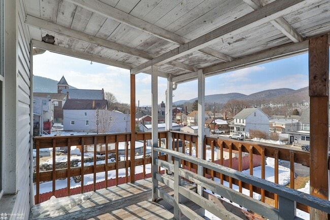 Building Photo - 50 W Catawissa St