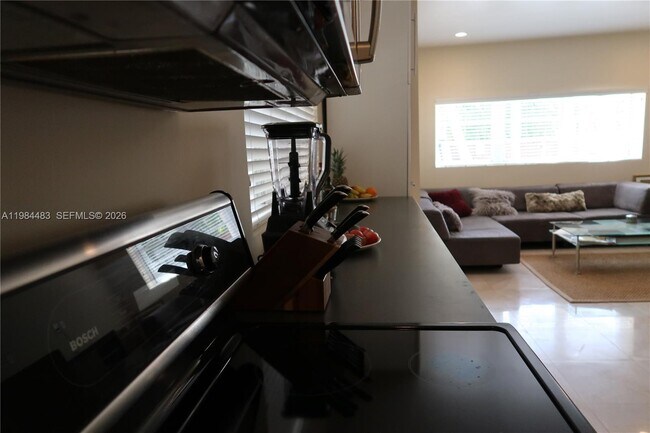 Building Photo - 929 Michigan Ave