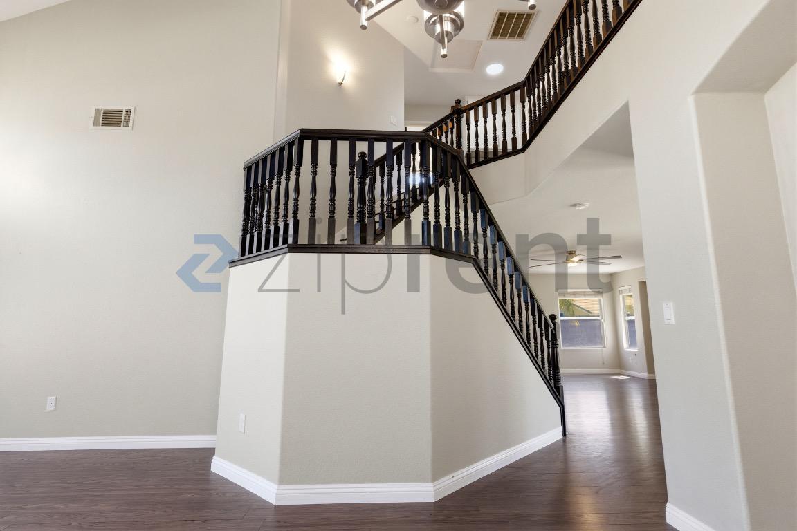 Building Photo - 27165 Hemingway Ct