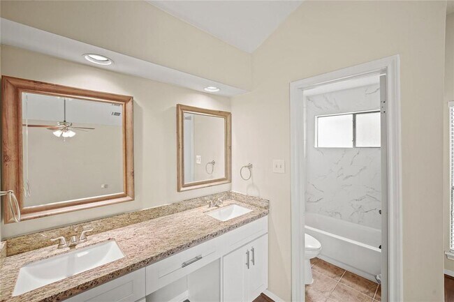 Building Photo - 3409 Meadway Dr