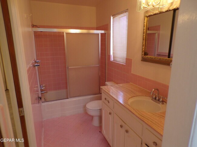 Building Photo - 4820 Louisiana St