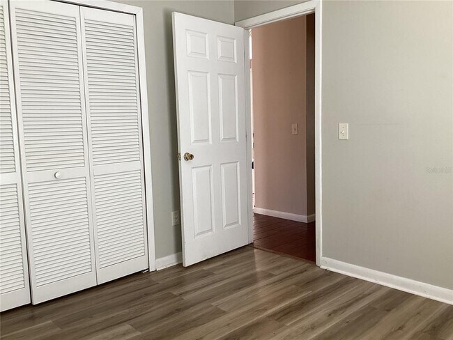 Building Photo - 150 Abbey Hollow Dr