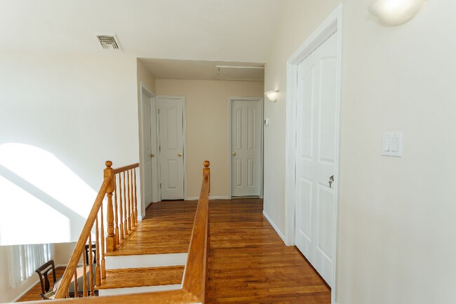 Building Photo - 599 Wilson Ave