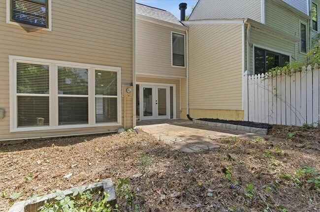Building Photo - 2696 Greentree Dr SE