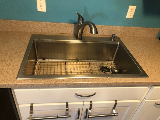 Building Photo - Kent Easthill 3 Bedroom Rambler