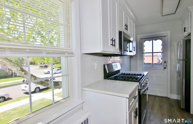 Building Photo - 6 Revere Dr