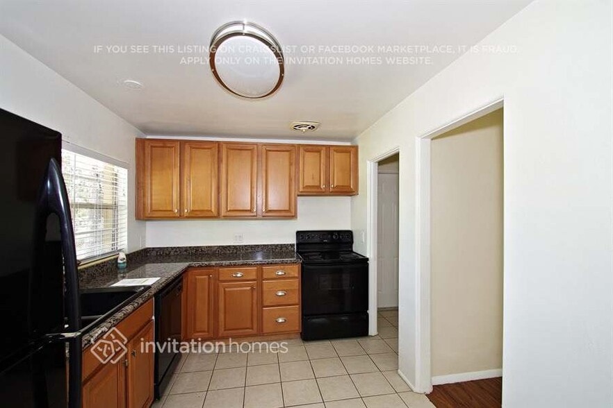 Building Photo - 717 Baywood Dr