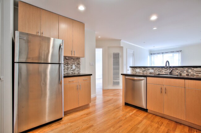 Building Photo - 134 28th St