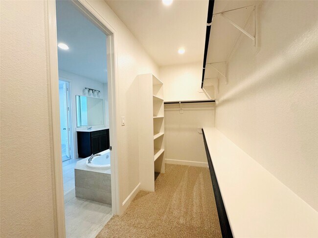 Building Photo - 4418 Noah Grv Ln