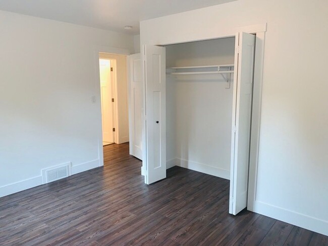Building Photo - 953-955 Drexel Dr. NE