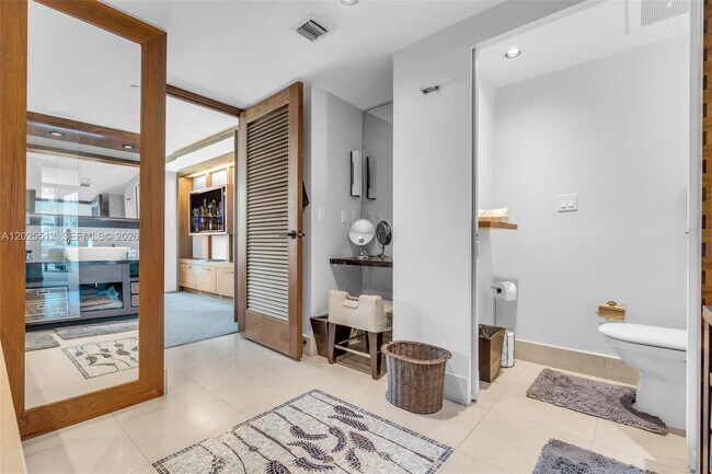 Building Photo - 6801 Collins Ave