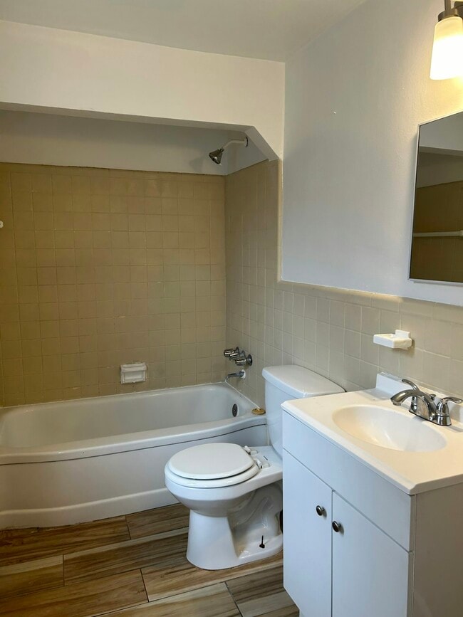 Building Photo - 18515 Greenfield Rd