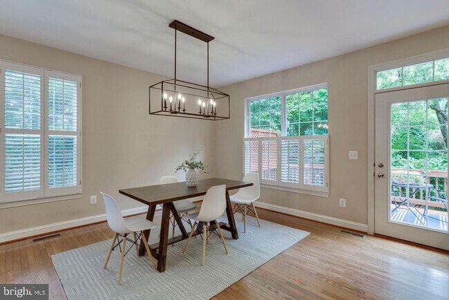 Building Photo - 9660 Glendevy Ct