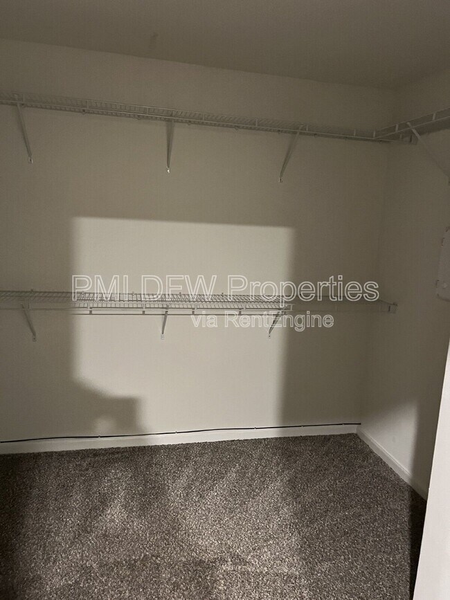 Building Photo - 640 Aqueduct Dr