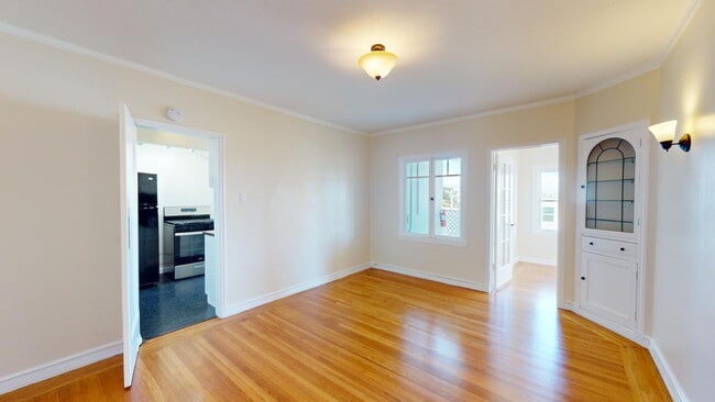 Building Photo - San Francisco Living at Its Finest