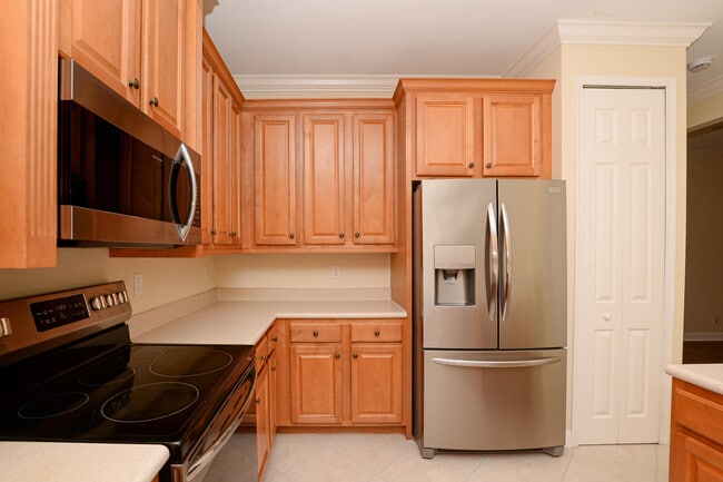 Building Photo - 7033 Willow Pine Way