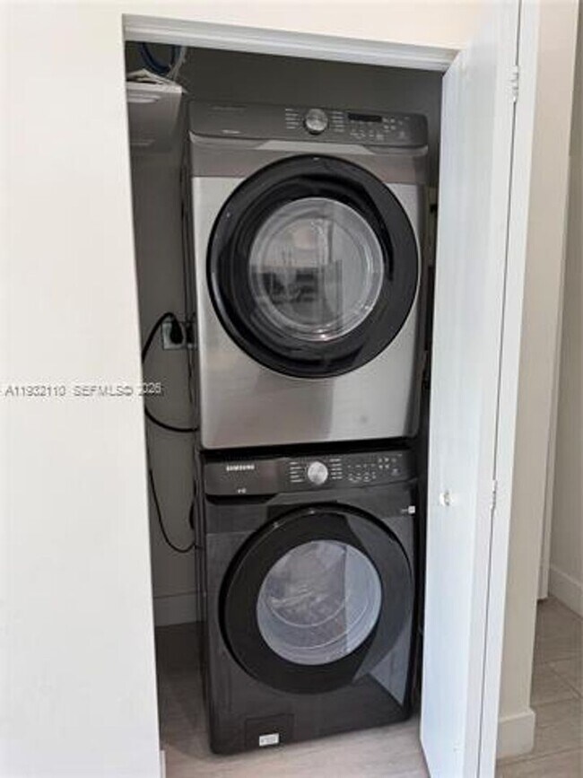 Building Photo - 1786 SW 9th St