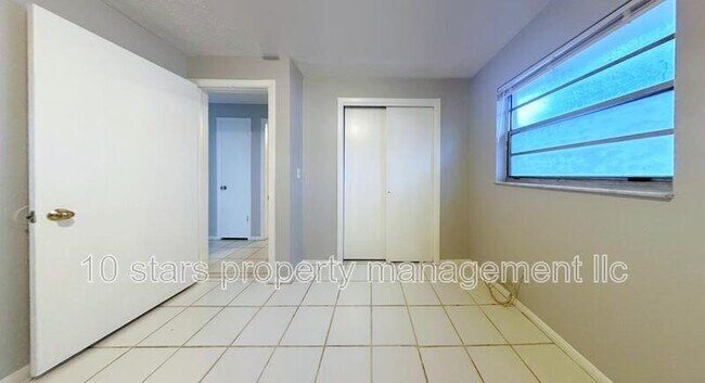 Building Photo - 972 San Christopher Dr