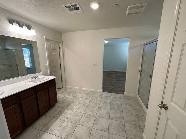 Building Photo - Stunning 4 Bedroom, 3 Bath Gated Community W/ Solar