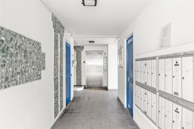 Building Photo - 1170 NE 191st St