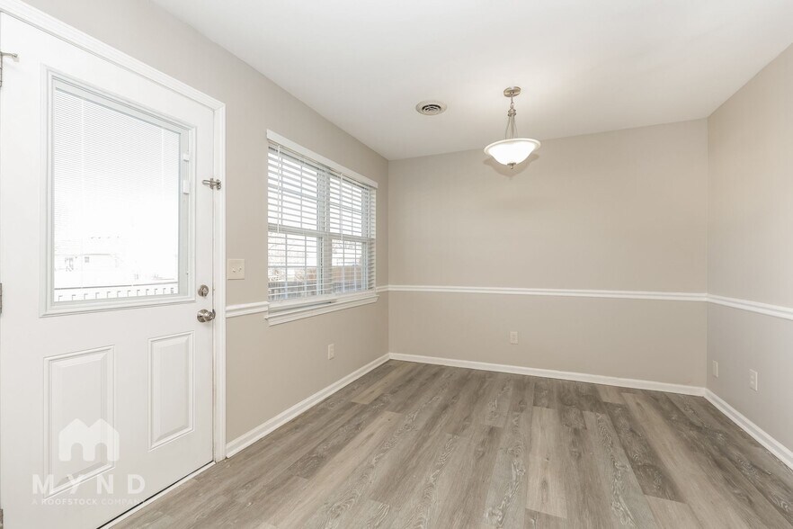 Building Photo - 2423 Lismore Dr