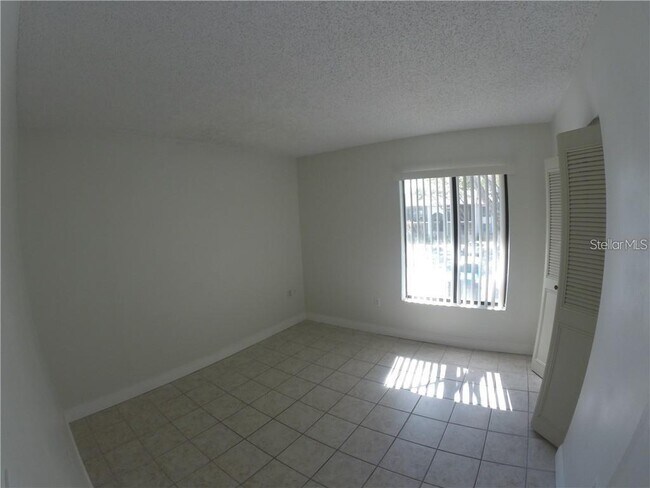 Building Photo - 1290 Pine Ridge Cir E