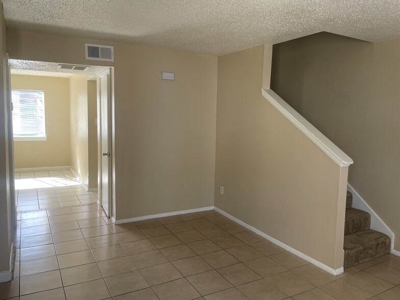 Building Photo - Avalon Village Townhomes