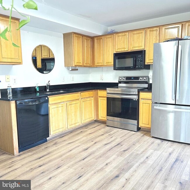 Building Photo - 20408 River Bank St