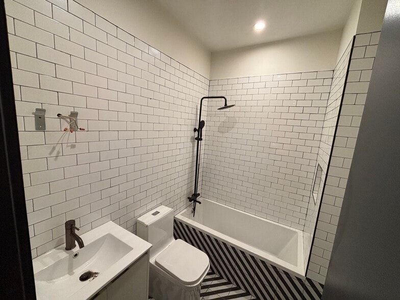 Building Photo - 568 Communipaw Ave