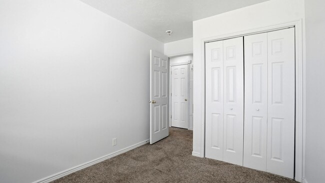 Building Photo - 3 Bedroom 2 Bath Unit in Magna! *$500 off first month of rent!!*