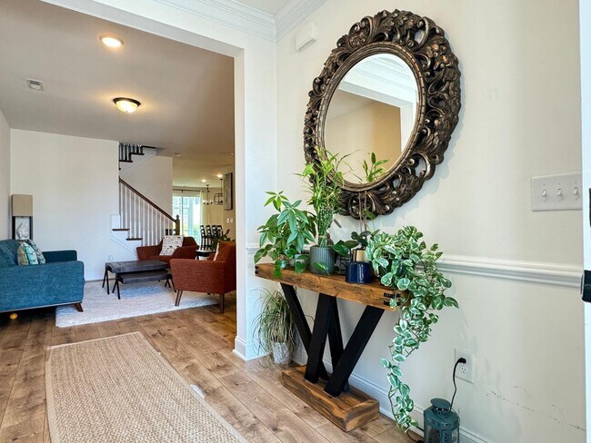 Building Photo - Spacious Luxury 3 Bedroom Townhome for Rent - Great Amenities