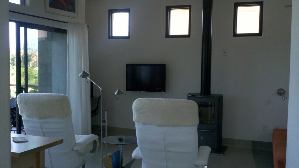 Living area - 5321 S Rust Ln