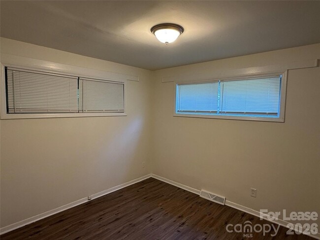 Building Photo - 544 Blendwood Dr