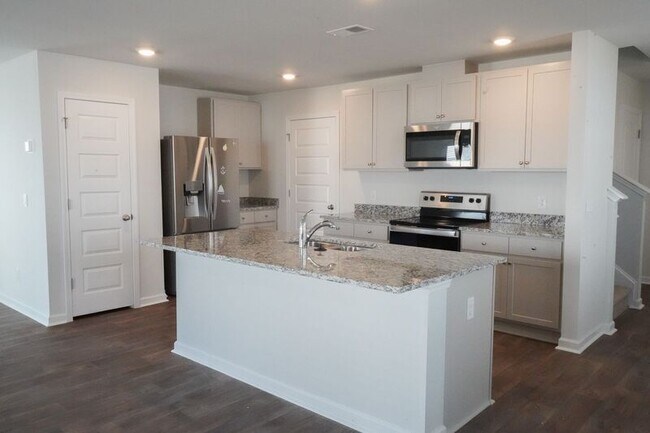 Building Photo - 418 Coconut Dr