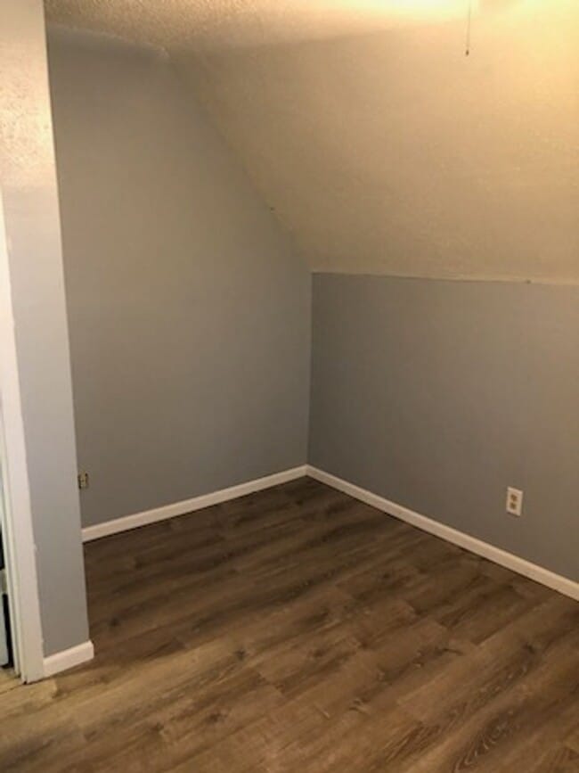 Building Photo - Upper Unit of Duplex