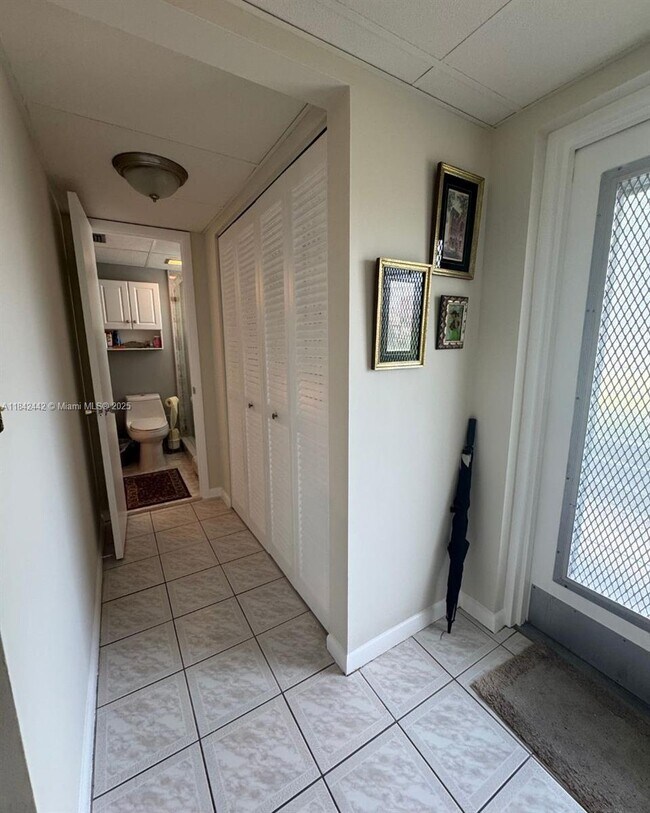 Building Photo - 7787 Golf Cir Dr