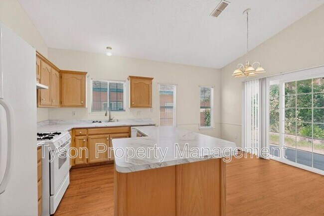 Building Photo - 7411 Peregrine Rd NE