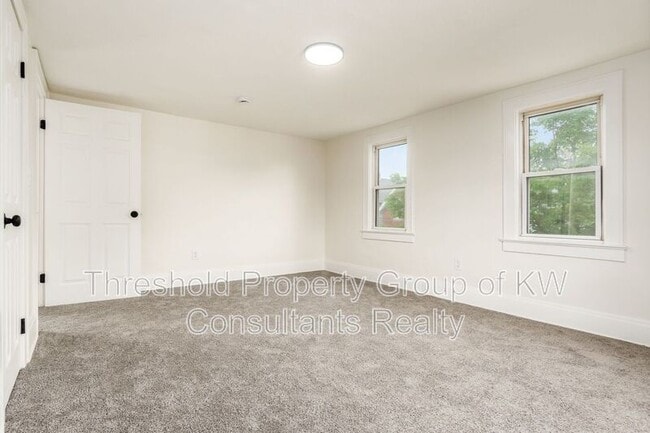 Building Photo - 479 Siebert St