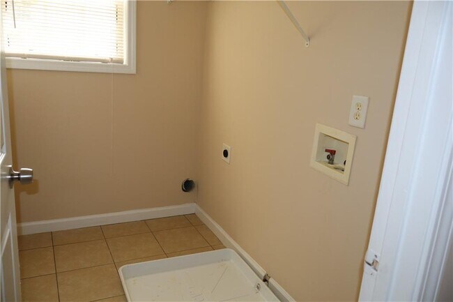Building Photo - 176 Rivergate Ct