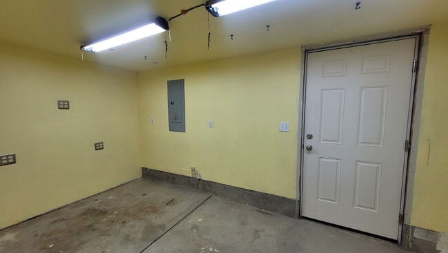 Building Photo - 310 Village Dr
